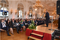 For foreign guests, simultaneous interpretation was available
